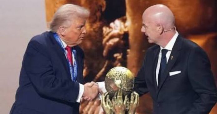 trump-defende-infantino-na-crise-da-fifa;-ve-erro-em-trocar-presidente