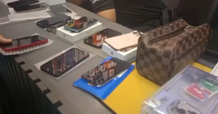 policia-civil-realiza-operacao-em-feira-e-apreende-28-celulares-e-mil-acessorios-falsificados