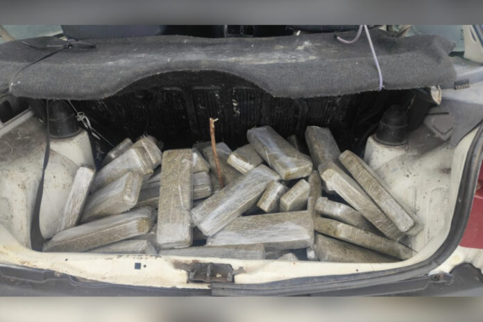 menor-de-idade-e-detido-pela-pf-com-entorpecentes-ocultos-no-estepe-de-carro