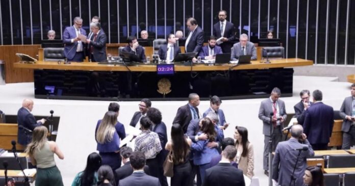 camara-aprova-medida-para-reduzir-impactos-de-guerras-nos-combustiveis