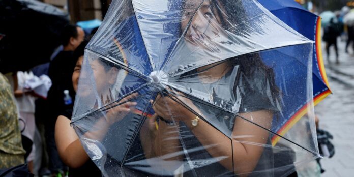 pequim-registra-chuva-intensa-com-a-passagem-do-tufao-dolphin