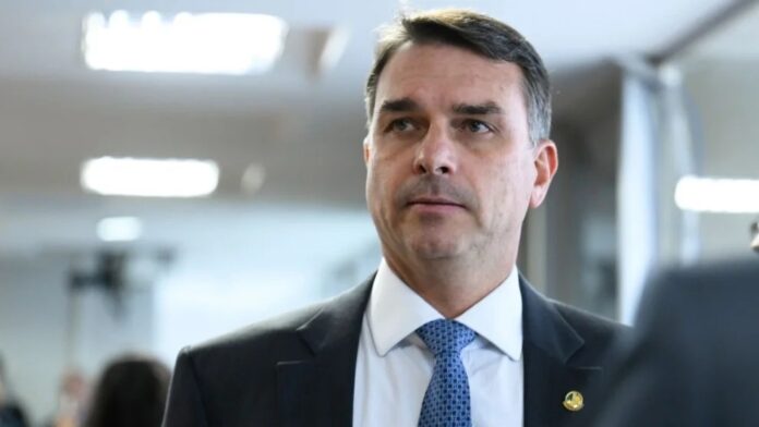 flavio-bolsonaro-filia-se-ao-missao-e-nao-registra-candidatura-no-pl