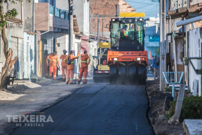 pavimentacao-avanca-no-bairro-luiz-eduardo-com-11-mil-m²-de-vias