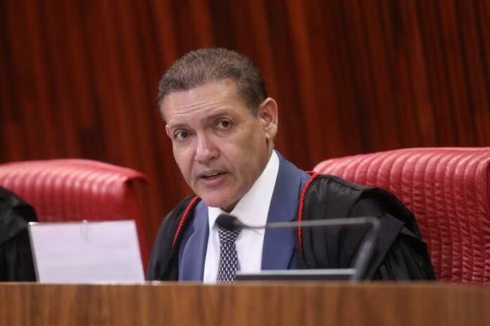 tse-restabelece-filiacao-de-flavio-bolsonaro-ao-pl-e-libera-candidatura-presidencial