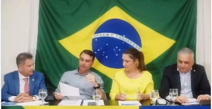 flavio-bolsonaro-diz-que-a-assessoria-confundiu-e-mails-da-missao-com-spam