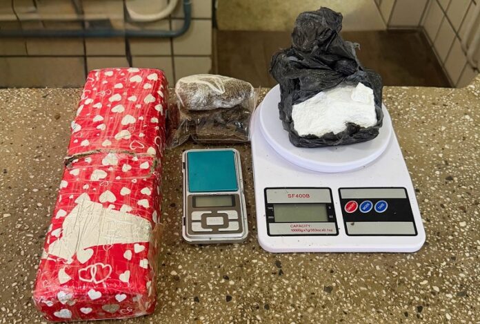 teixeira-de-freitas:-peto-apreende-mais-de-1-kg-de-drogas-e-balancas-de-precisao-no-kaikan-sul