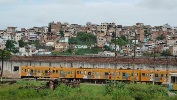 moradores-do-suburio-de-salvador-lidam-com-tiroteio-no-cemiterio-e-comercio-fechado