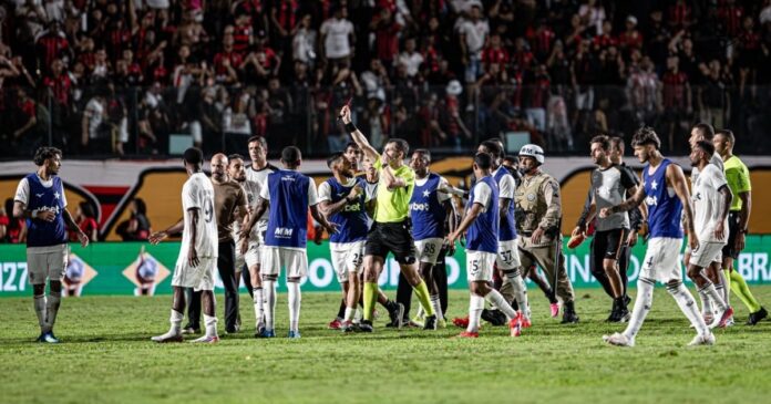 arthur-cabral-expulso-por-cobrir-a-boca-durante-discussao-com-jair-ventura;-entenda-como-fica-a-nova-regra