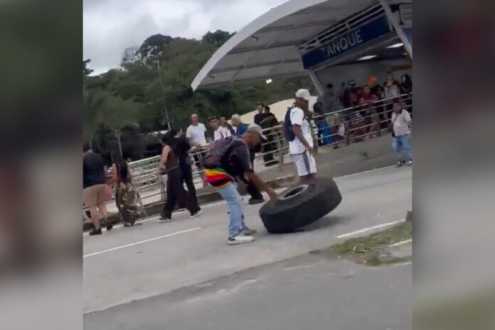 rio-de-janeiro:-passageira-de-moto-de-aplicativo-morre-apos-ser-atingida-pela-roda-de-um-brt
