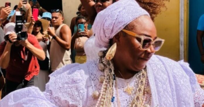 festa-da-boa-morte-encerra-agenda-nesta-segunda-e-reune-fieis-para-caruru-e-samba
