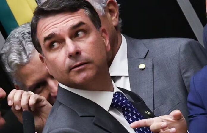 flavio-bolsonaro-relata-ao-tse-escalada-de-violencia-e-ameacas-online