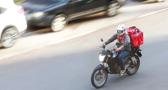 senado-cria-comissao-para-agilizar-mp-que-beneficia-motociclistas,-motoristas-por-aplicativo-e-taxistas