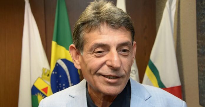 cnj-mantem-afastado-juiz-flagrado-bebendo-vinho-em-sessao-online