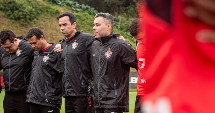 caique-e-baralhas-sob-monitoramento,-vitoria-inicia-preparacao-para-o-classico-ba-vi