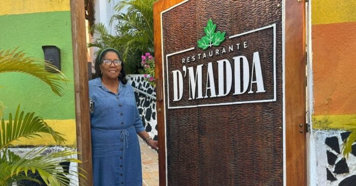 dona-mada,-mae-de-carlinhos-brown,-celebra-80-anos-com-festa-no-candeal