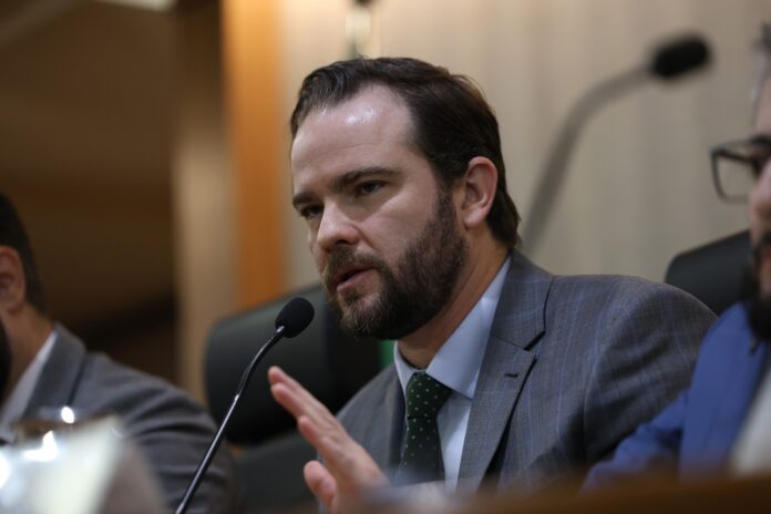 durigan-afirma-que-governo-pretende-encerrar-a-cobranca-da-‘taxa-das-blusinhas’-no-proximo-esforco-concentrado