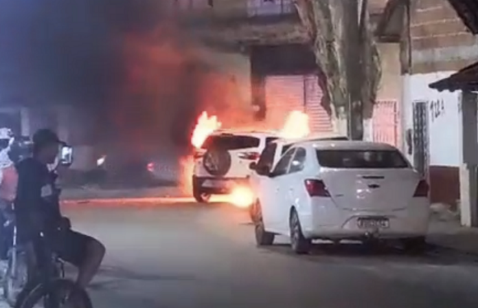 carro-incendiado-no-bairro-sao-lourenco-tem-causas-ainda-desconhecidas