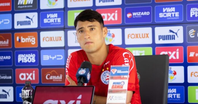 estreia-no-ba-vi,-alejo-veliz-ve-elenco-tranquilo-e-projeta-duelo-no-barradao
