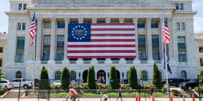 divida-dos-eua-ultrapassa-40-trilhoes-de-dolares-apos-mandatos-de-trump-e-biden