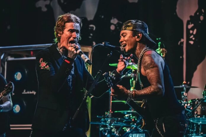 acidente-com-onibus-da-banda-buckcherry-deixa-vitima-fatal-nos-eua