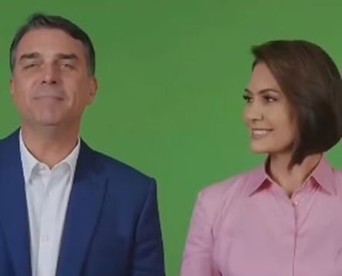 flavio-bolsonaro-negocia-ampliar-viagens-de-michelle-a-palanques-fora-de-brasilia