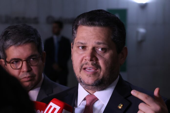 alcolumbre-encaminha-pec-que-encerra-a-escala-6×1-para-a-ccj-do-senado
