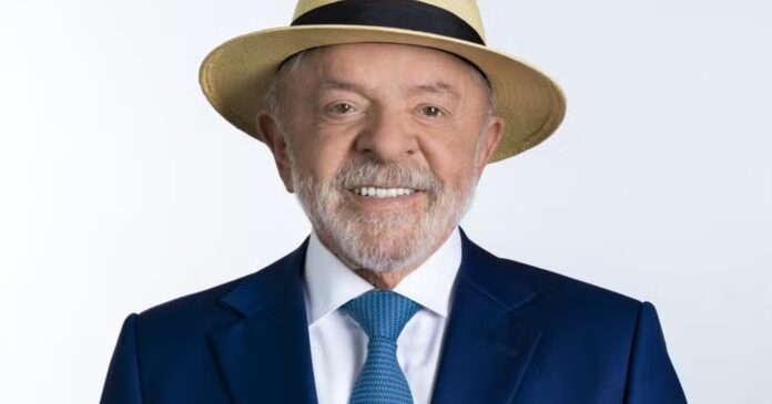 mp-eleitoral-desmente-irregularidade-em-foto-de-lula-com-chapeu-na-urna