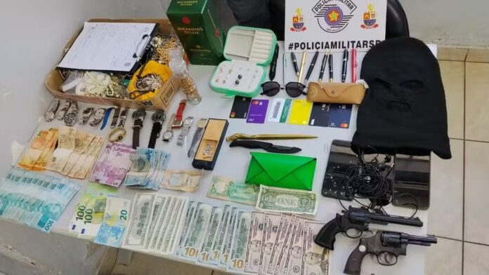 em-sp,-quatro-detidos-apos-assalto-que-movimentou-mais-de-r$1-milhao-em-joias,-relogios-e-dinheiro