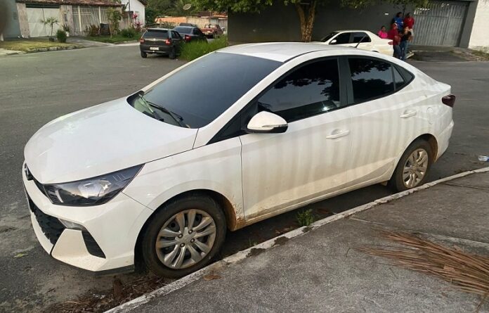 em-eunapolis,-policia-apreende-carro-roubado-ligado-a-grupo-investigado-por-homicidios