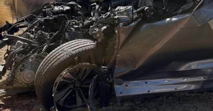 foto-de-carro-destruido-apos-acidente-com-victor-bernardo-divulgada
