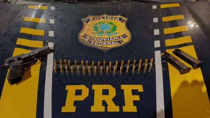 prf-prende-motorista-portando-pistola-9-mm-e-35-municoes-durante-fiscalizacao-na-bahia