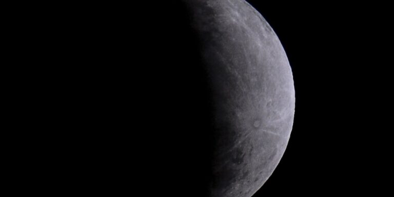 nesta-quinta,-eclipse-parcial-da-lua-pode-ser-visto-em-todo-o-brasil