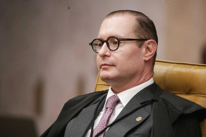 zanin-retira-tornozeleira-de-advogado-sob-investigacao-por-venda-de-sentencas