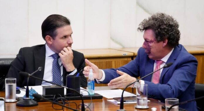 hugo-motta-designa-deputado-do-pt-para-presidir-comissao-que-votara-a-‘taxa-das-blusinhas’