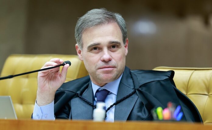 andre-mendonca-afirma-salario-de-ministro-nao-garante-vida-sem-aflicao