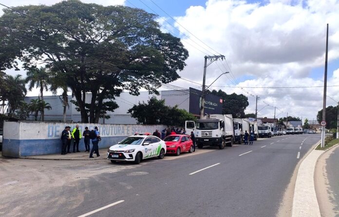 teixeira-luta-contra-a-piora-da-crise-do-lixo;-as.-engenharia-paralisa-atividades-e-leva-caminhoes-para-a-secretaria-de-infraestrutura