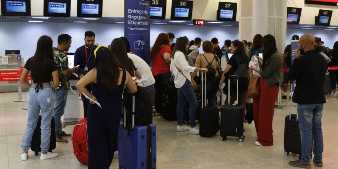 aeroporto-santos-dumont-volta-a-operar-normalmente-apos-13-voos-cancelados-nesta-sexta-feira