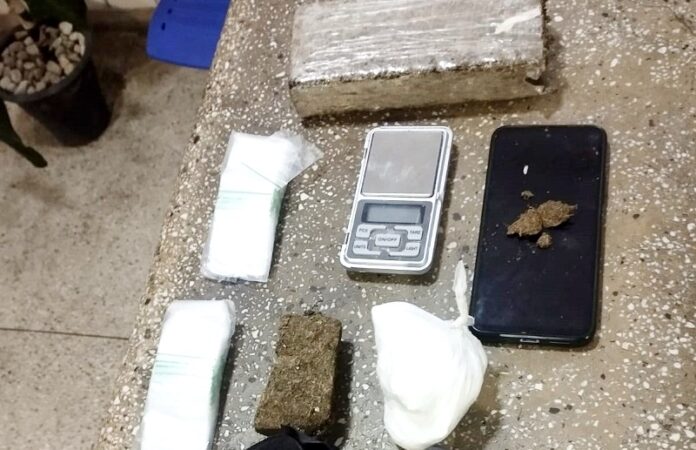 policia-da-caema/extremo-sul-prende-mulher-suspeita-de-trafico-de-drogas-no-bairro-brasilia,-em-ibirapua