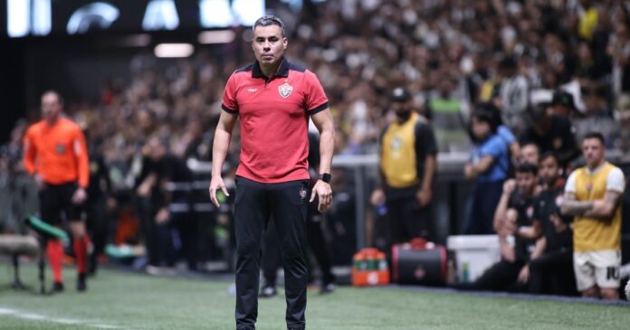 jair-ventura-afirma-que-o-desempenho-do-time-ainda-nao-atingiu-o-teto-e-convoca-a-uniao-do-vitoria-para-enfrentar-o-vasco:-precisamos-reagir