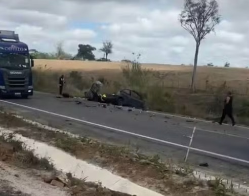 motorista-morre-apos-colisao-entre-carro-e-onibus-em-feira-de-santana