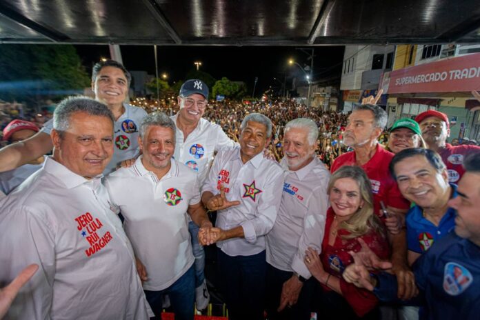 governador-participa-de-ato-de-campanha-em-guanambi-acompanhado-do-prefeito-da-cidade