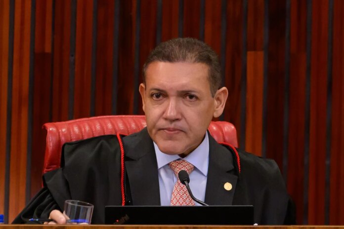 residencia-de-nunes-marques,-presidente-do-tse,-pega-fogo