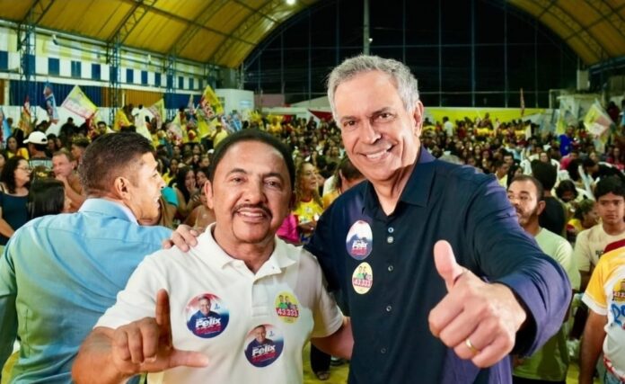 roberto-carlos-lota-ginasio-em-juazeiro-ao-apresentar-felix-mendonca-junior-como-candidato