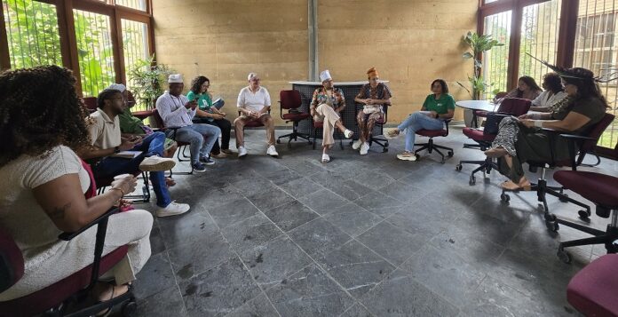 defensoria-visita-pedra-de-xango-e-ouve-comunidade-sobre-abandono-do-parque-em-salvador