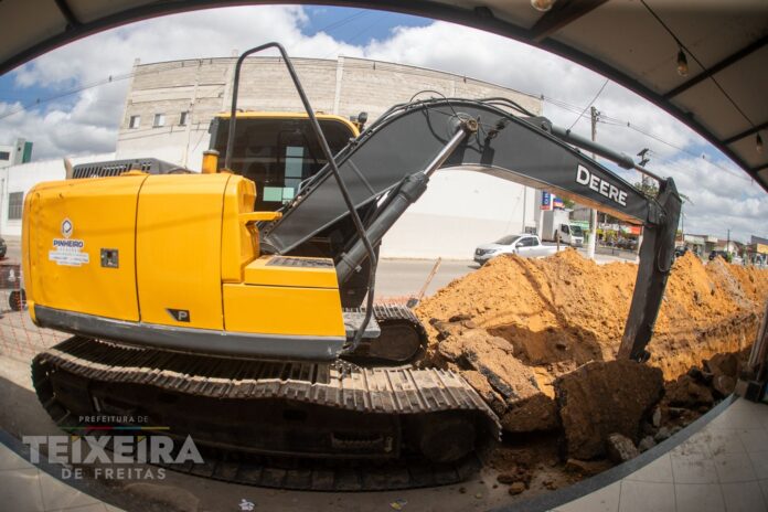 teixeira-de-freitas-inicia-drenagem-e-pavimentacao-na-rua-maua,-bahia
