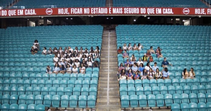 bahia-reune-180-mulheres-na-fonte-nova-em-manifesto-contra-violencia-domestica
