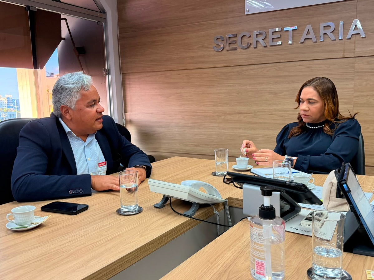 Zico de Baiato consegue um caminhão de equipamentos de saúde para o PSF de São José de Alcobaça 1 SaveClip.App 786213651 18431474566181009 4492777747652193748 n