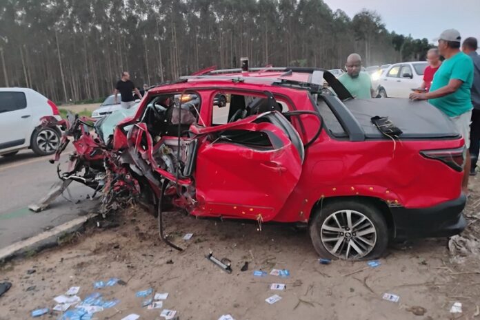 colisao-na-ba-698,-em-mucuri,-deixa-4-mortos-e-7-feridos