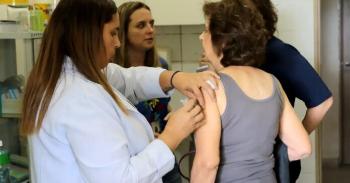 ministerio-amplia-uso-da-pcv20-para-idosos-a-partir-de-85-anos