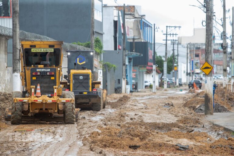 prefeitura-de-teixeira-de-freitas-inicia-pavimentacao-na-rua-maua